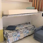 Colorful By The Beach-beahost דירה