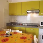 Colorful By The Beach-beahost * ביביונה